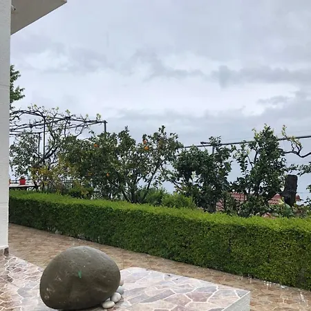 Lida's House Pensjonat Lukovë